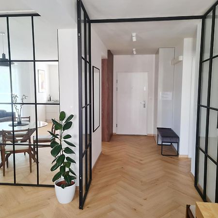Beautiful New Apt In Old Town Near Train Station - Free Parking Pressburg Exterior foto