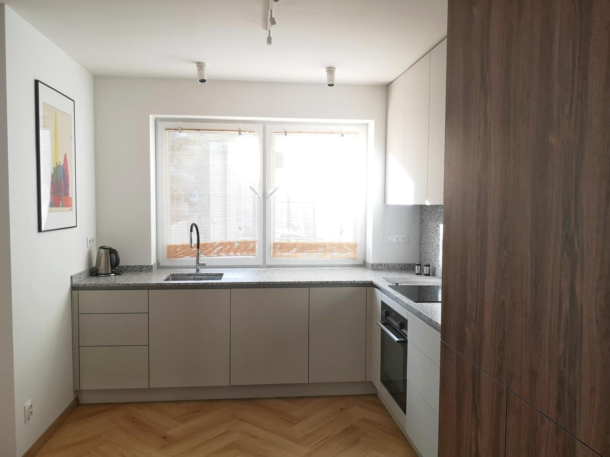 Beautiful New Apt In Old Town Near Train Station - Free Parking Pressburg Exterior foto
