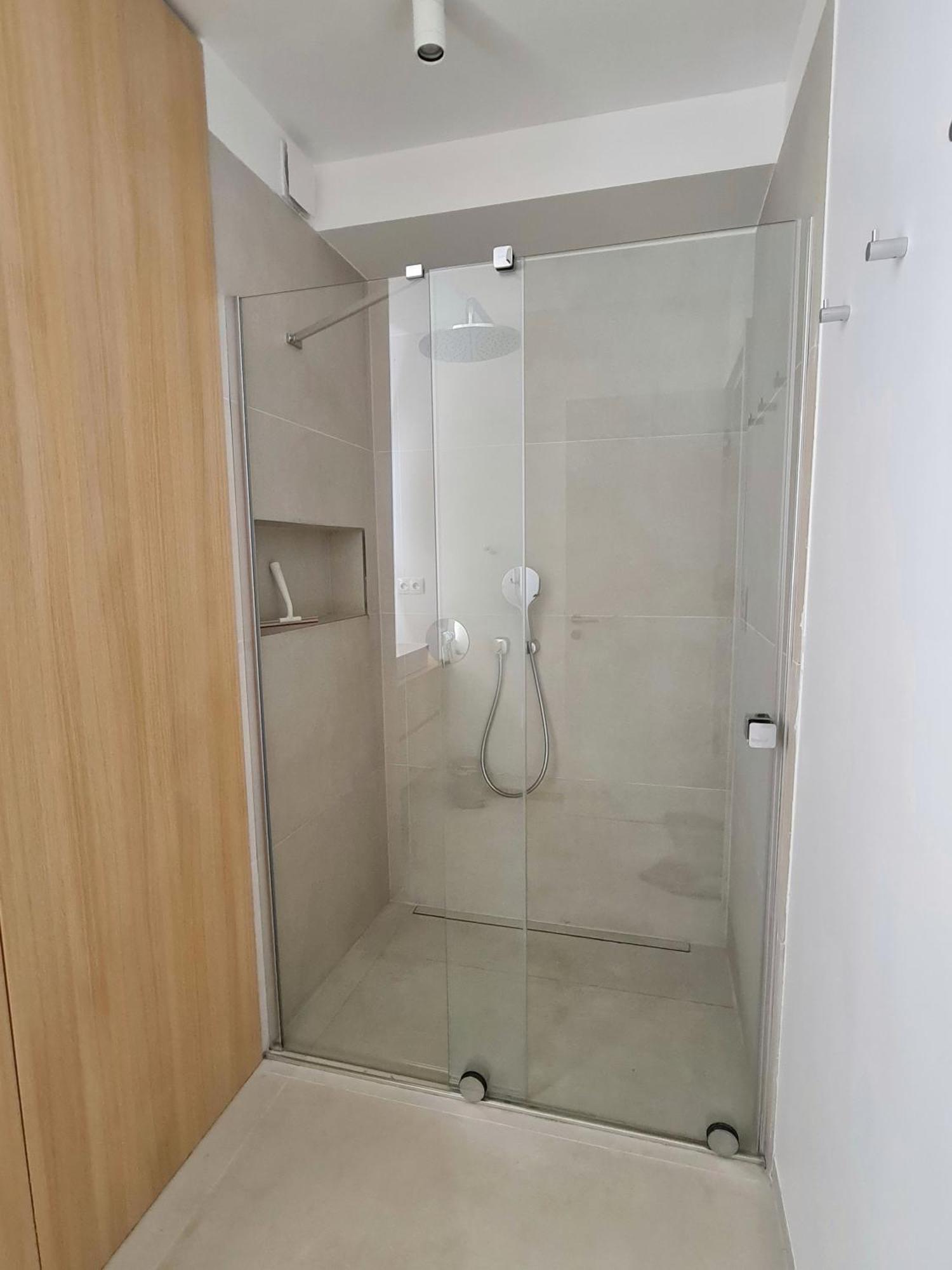Beautiful New Apt In Old Town Near Train Station - Free Parking Pressburg Exterior foto
