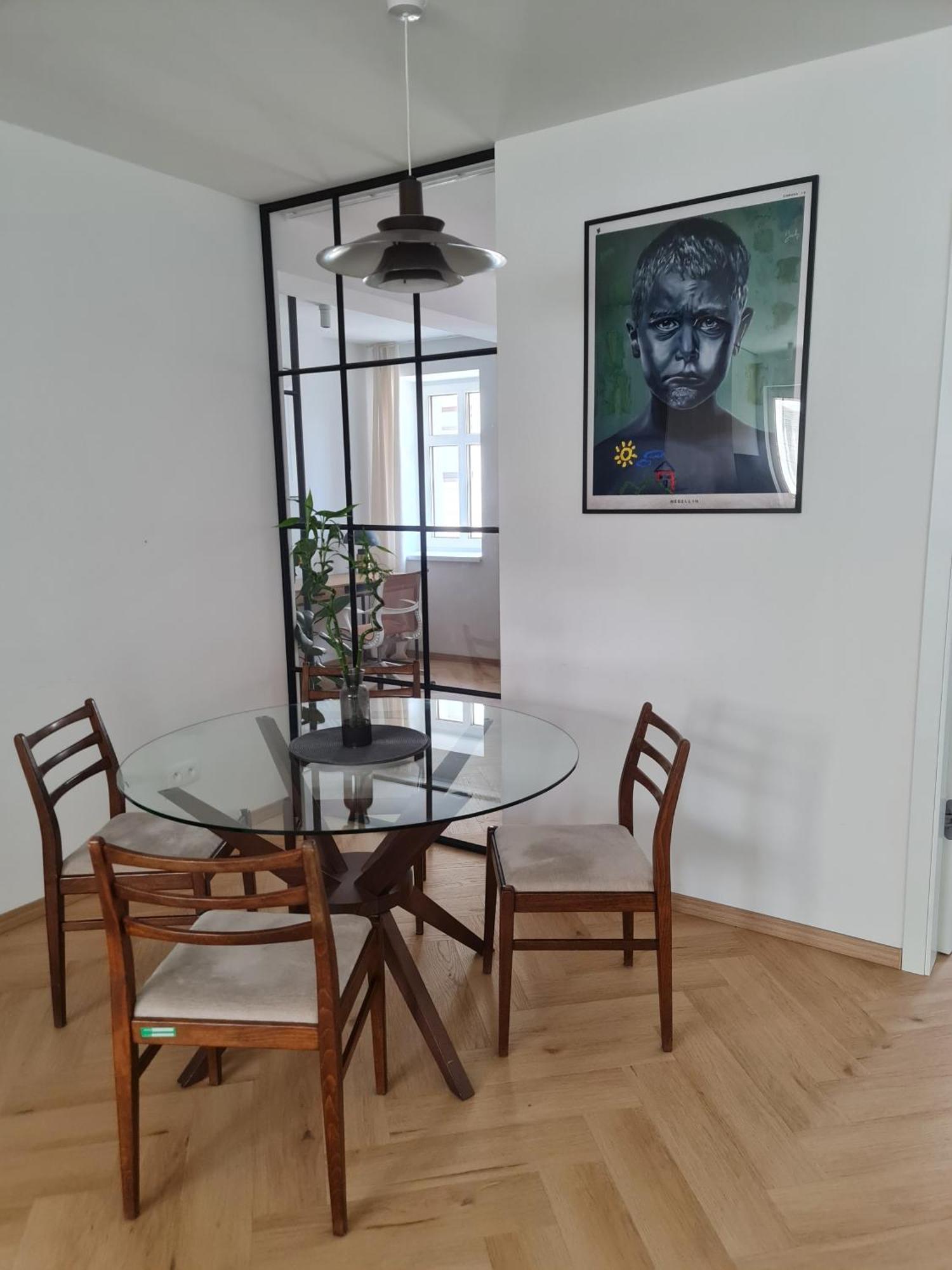 Beautiful New Apt In Old Town Near Train Station - Free Parking Pressburg Exterior foto
